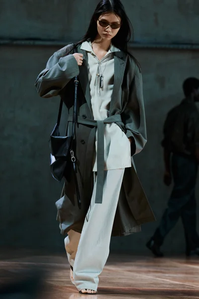 Look 4